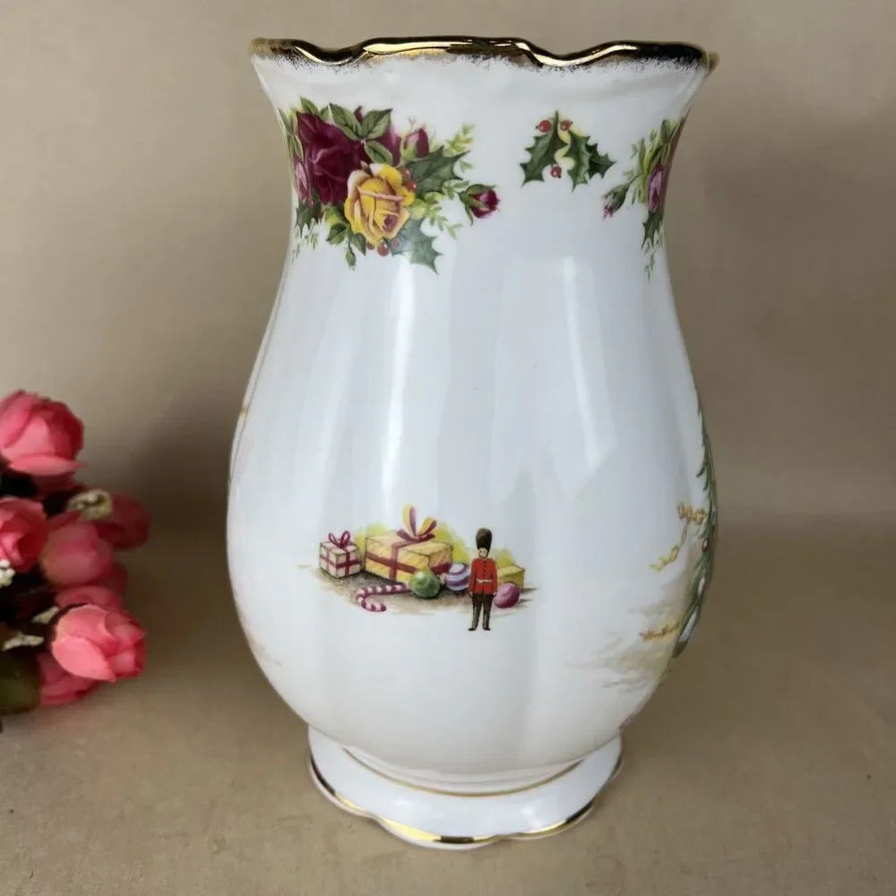 Royal Albert Old Country Roses Christmas Magic Gainsborough‎ Vase 6 5/8” W/ Box